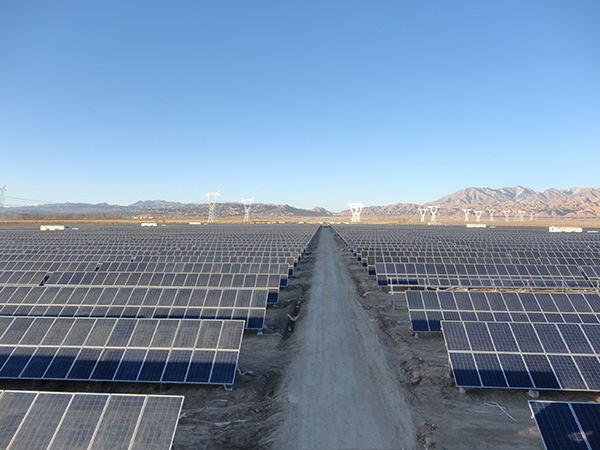 青海乌兰光伏电站.jpg